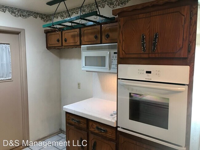 Building Photo - 3 br, 1 bath House - 2832 SW 81st Street