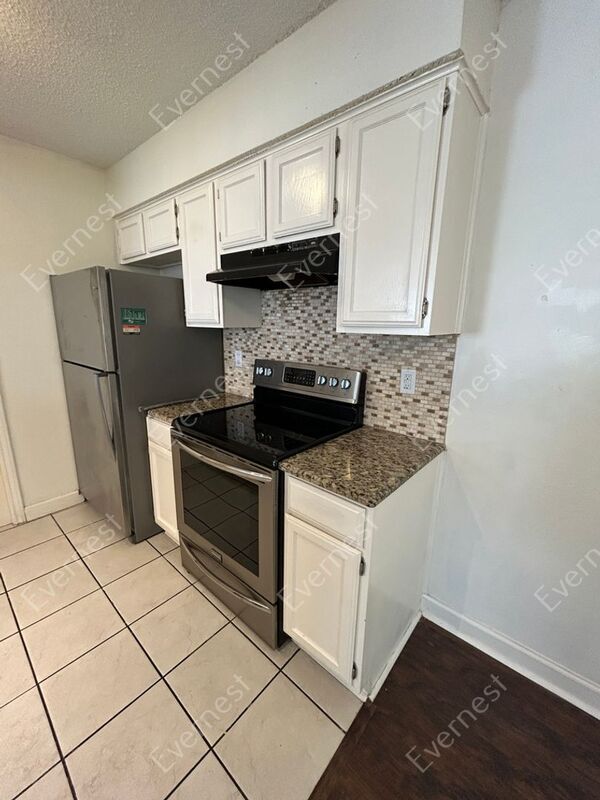 Building Photo - 900 Taulbee Ln