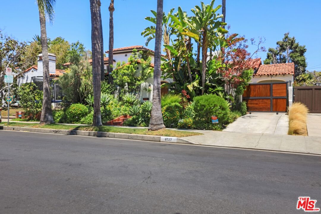 Foto principal - 6527 W 5th St