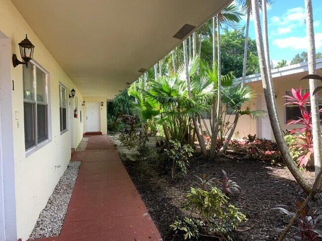 Building Photo - 551 SW 14th Ave