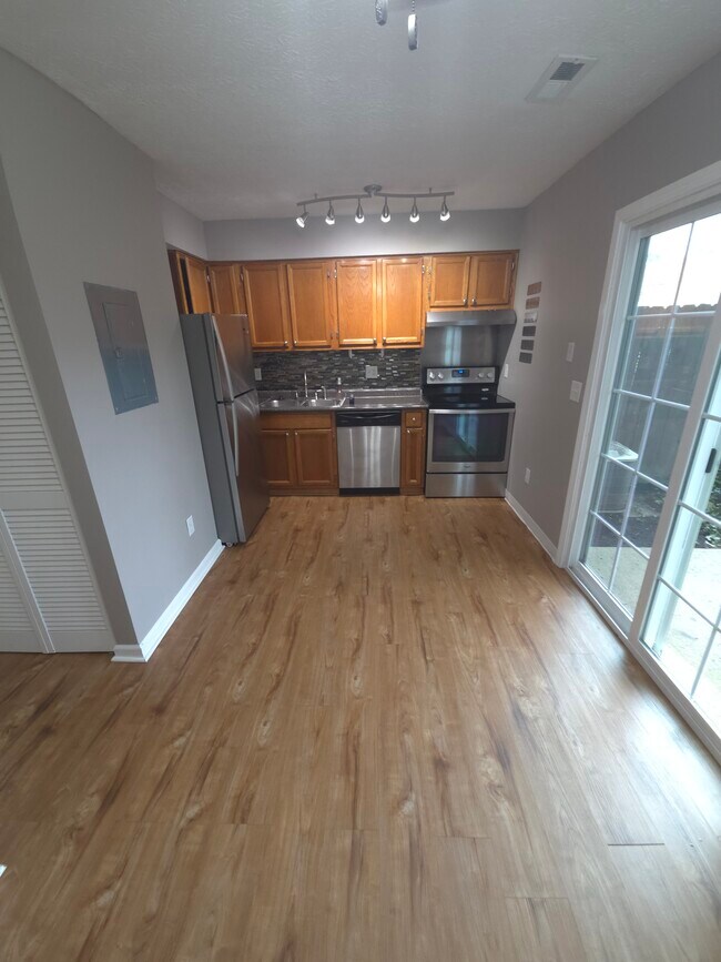 kitchen - 366 E Mithoff St
