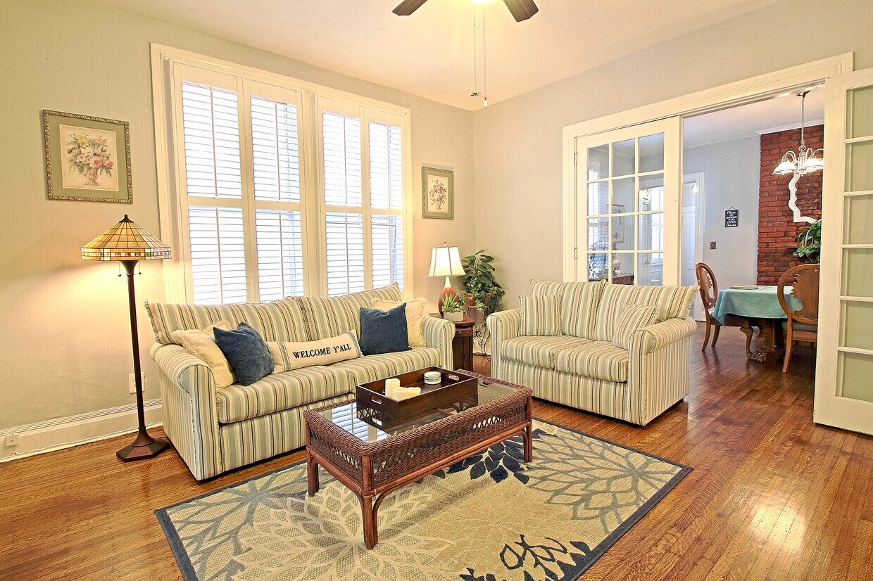 Foto principal - 605 E Main St