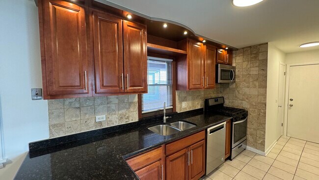 Foto del edificio - 5647 W Lawrence Ave