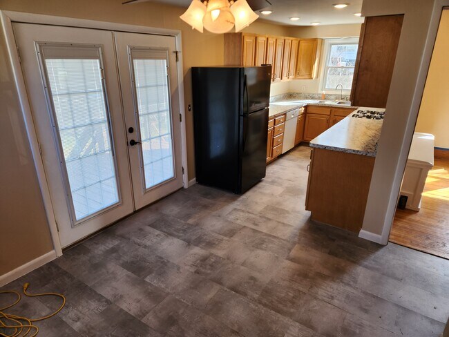 Kitchen - 4607 James St