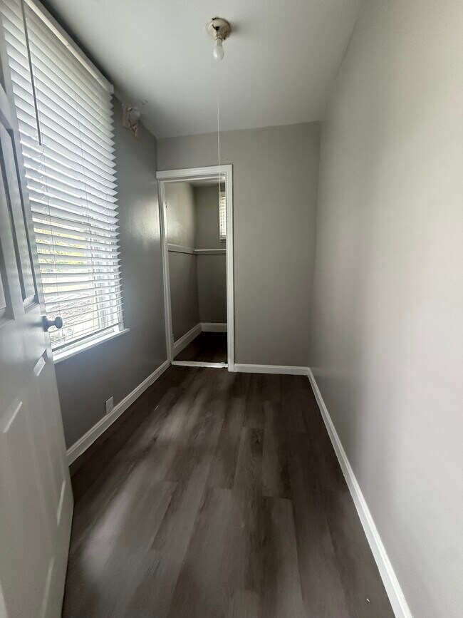 Foto del edificio - 6210 Witherby Ave