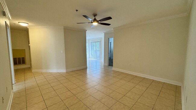 Building Photo - Beautiful 2/2 second floor condo in The Pa...