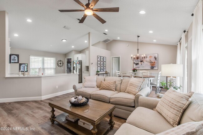 Foto del edificio - 1587 Shelter Cove Dr