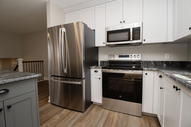 Foto del edificio - 6082 Kalland Cir NE