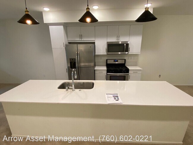 Building Photo - 4 br, 3.5 bath House - 1271 Calle Seabass #35