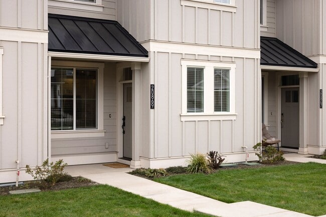 Building Photo - 20869 SE Denver Dr