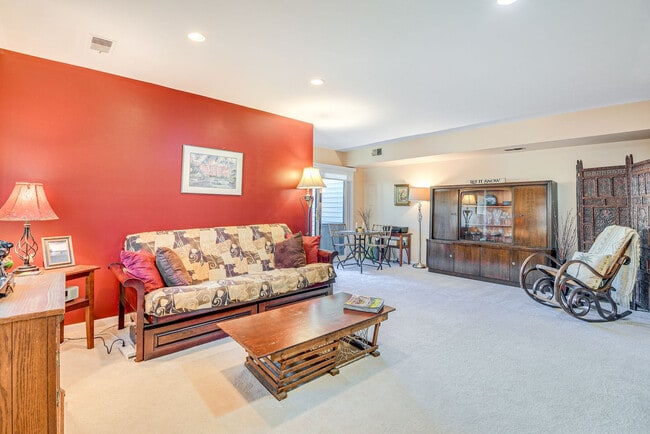Building Photo - 8406 Mina Loma Ct