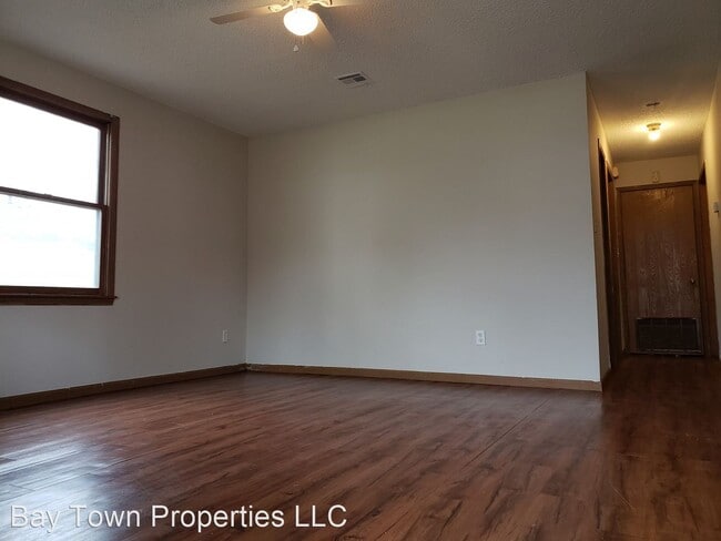 Building Photo - 3 br, 1 bath House - 800 W Central