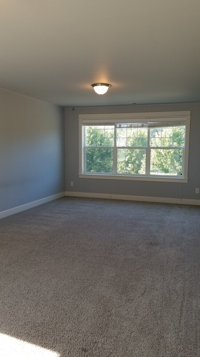 Expansive Lake Tapps 4 bedroom/3 bathroom House for Rent in Bonney Lake, WA