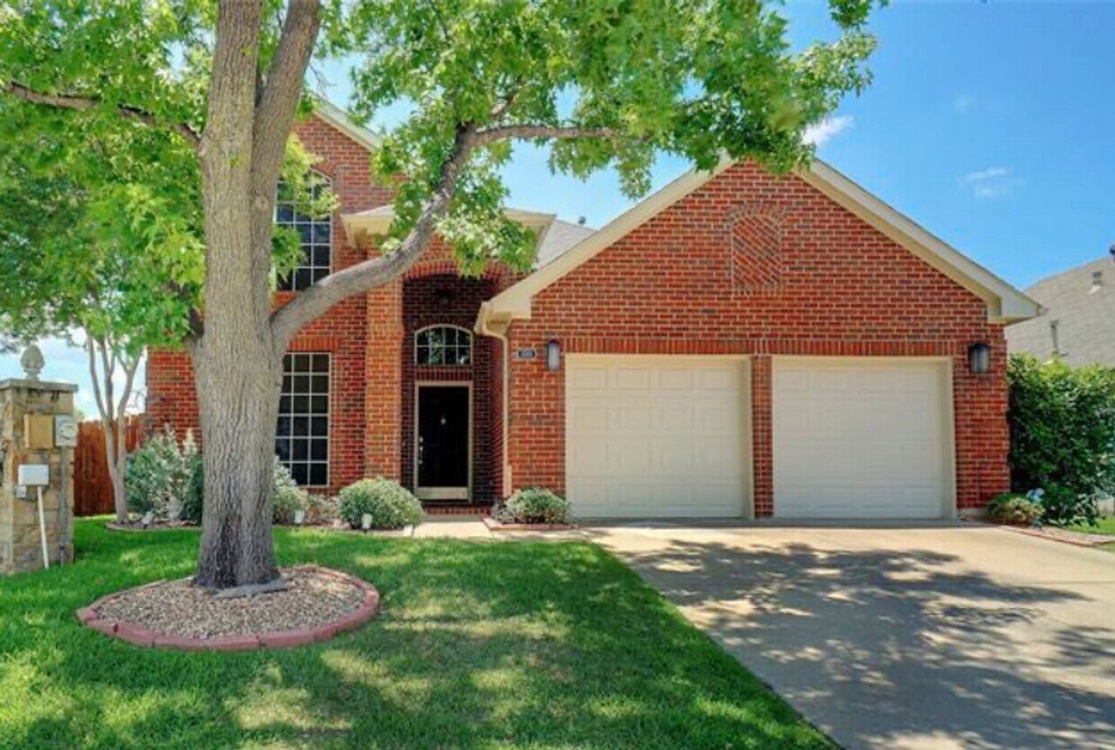 Foto principal - 3301 Bradford Dr