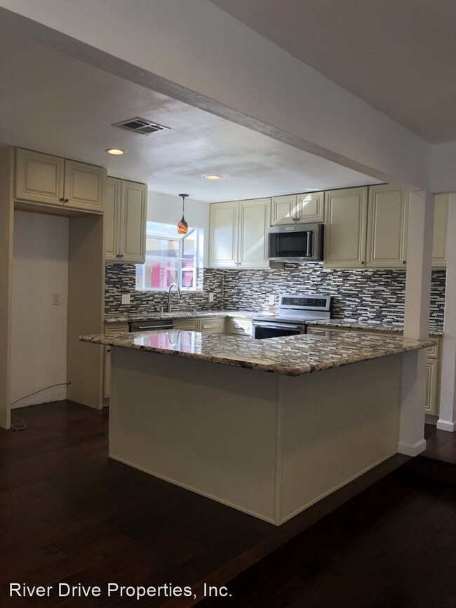 Building Photo - 3 br, 2 bath House - 1044 Lees Court