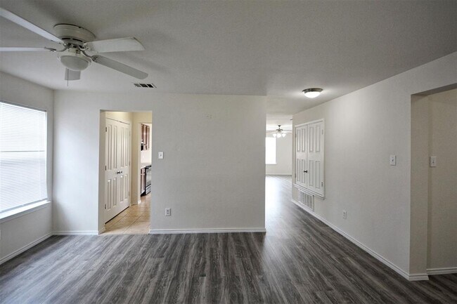 Building Photo - 619 Lubbock Ln