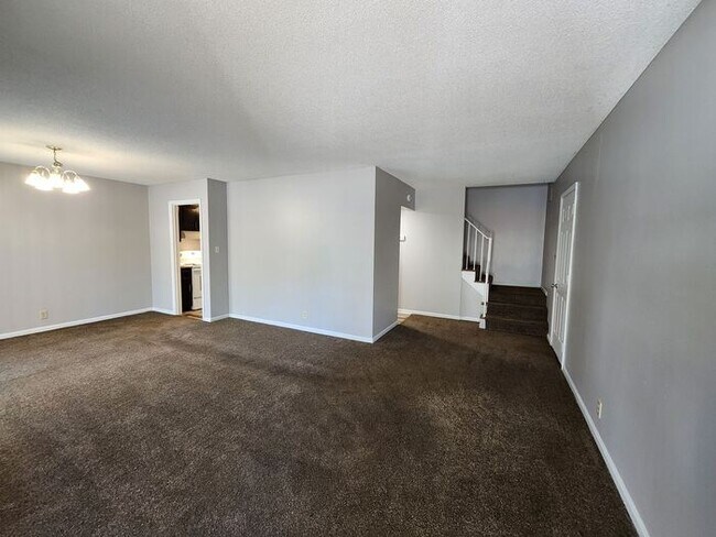 Building Photo - Large Townhome Apartment with 1 1/2 Baths and 2 Car Garage