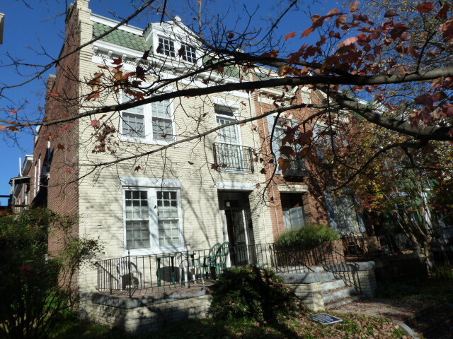 Primary Photo - 2422 Stuart Ave