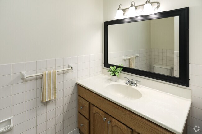 1BR, 1BA - 716SF - Baño - Bellaire Estates