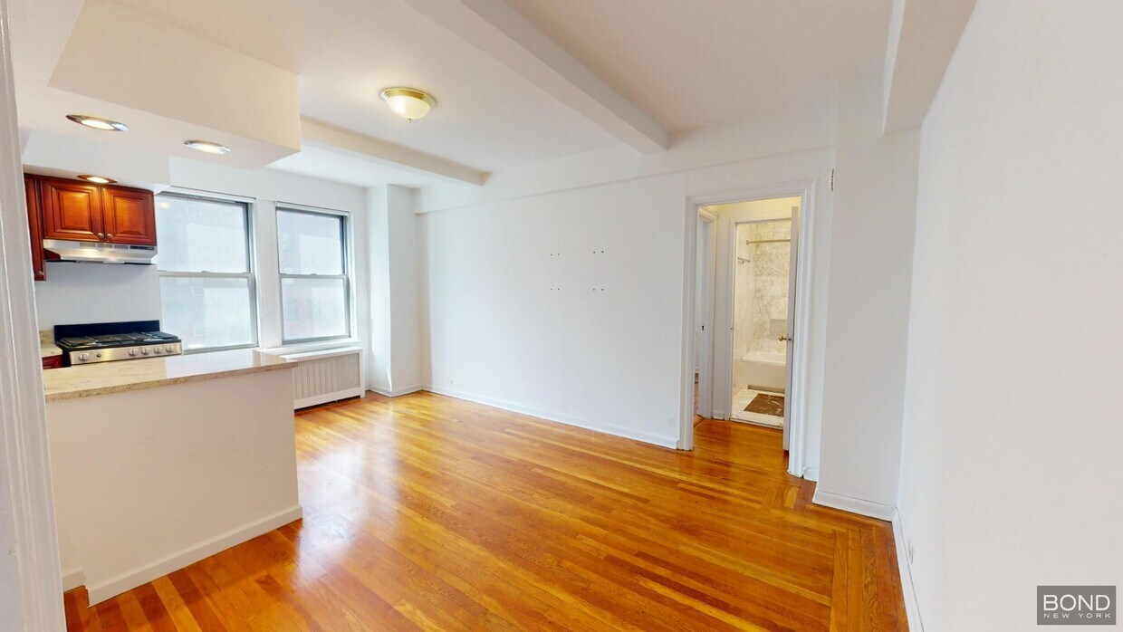 Foto principal - 301 E 38th St
