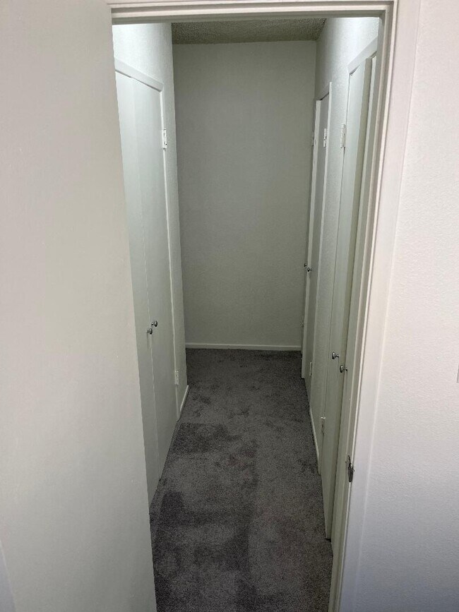 Foto del edificio - 18400 Valerio St