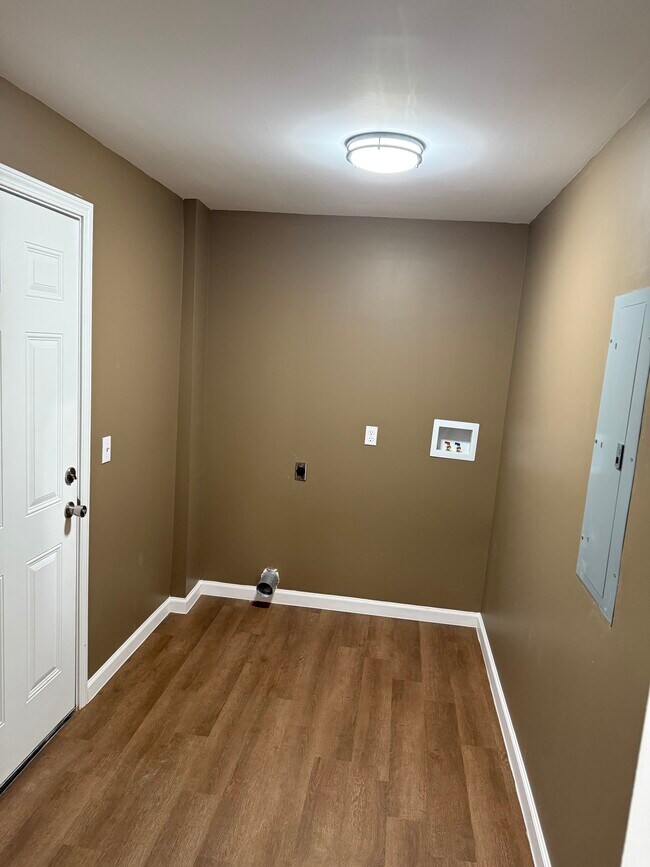 Foto del edificio - 214 N Poplar St