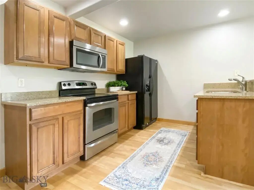 Foto del edificio - 957 Forestglen Dr