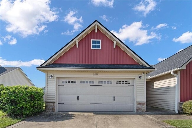 Building Photo - 2108 Heathcote Dr