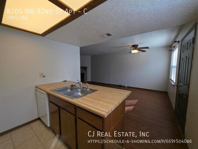 Foto del edificio - 8705 NW 82nd St