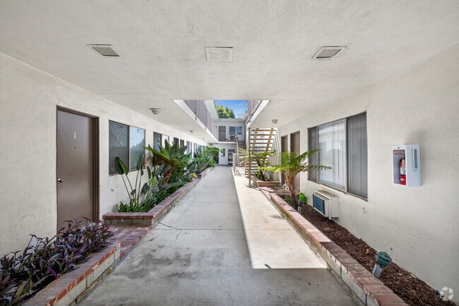 14600 Magnolia Blvd - Entrada - Magnolia Apartments - Your Sherman Oaks Retreat!