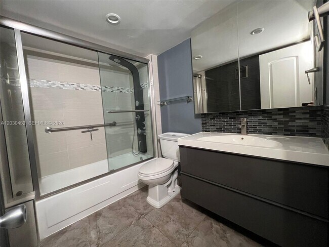 Foto del edificio - 136 NE 19th Ct