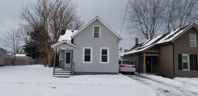 Building Photo - Clark / Fulton Area - 4 Bedroom Single Fam...