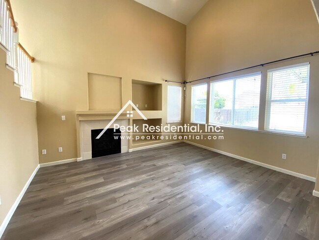 Building Photo - Nice 3bd/2.5ba Elk Grove House with 2 Car ...
