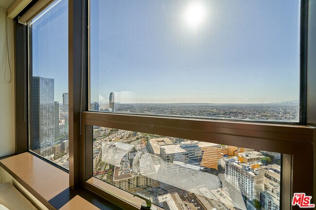 Foto del edificio - 1100 Wilshire Blvd