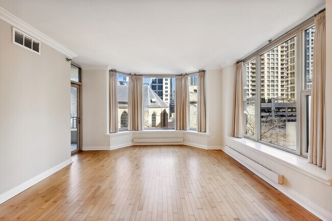Building Photo - 25 E Superior St