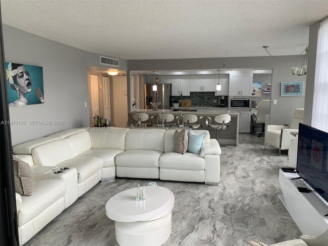 Foto del edificio - 1300 St Charles Pl