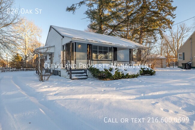 Building Photo - 826 Oak St