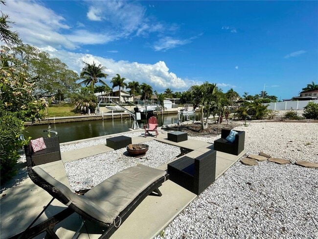 Building Photo - 309 Bryn Mawr Island