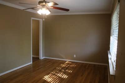 Building Photo - 3 bedroom  1 1/2 baths featuring large bed...