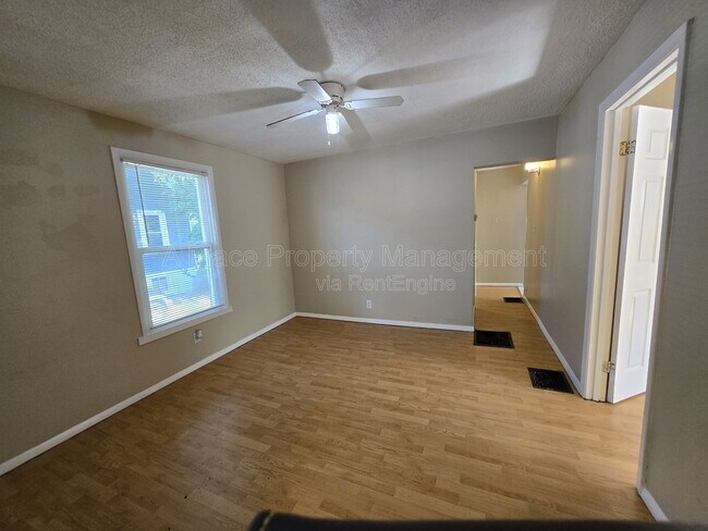 Foto del edificio - 9429 Baltimore Ave