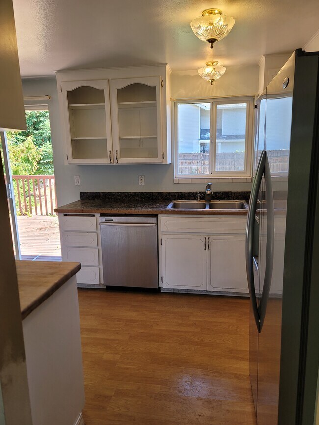 Kitchen - 15607 18th Ave W