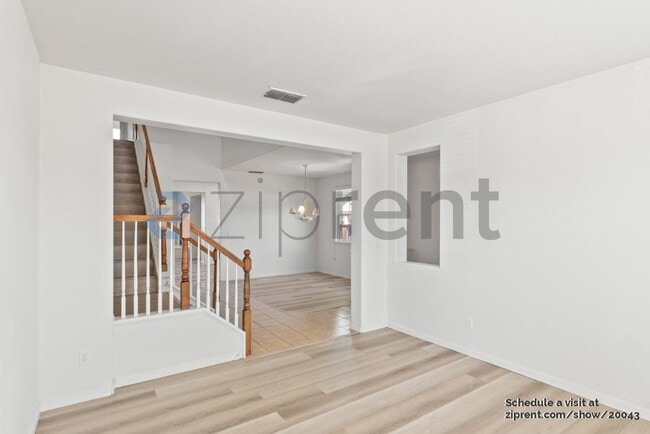 Foto del edificio - 351 Clarence Bromell Ct