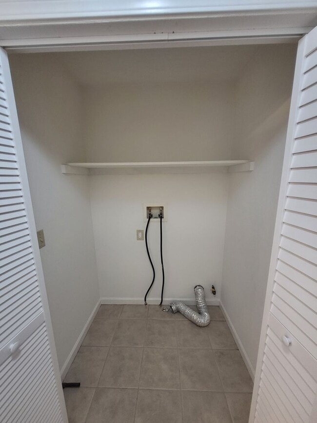 Building Photo - Beautifully Upgraded 2 Story Home in Downt...