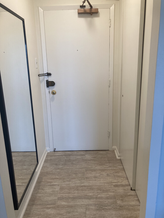 Tiled entry area - 4880 N Marine Dr