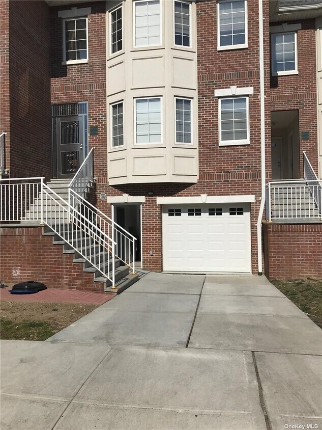 Primary Photo - 120-53 Sunrise Ct