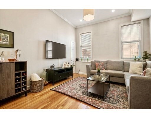 Building Photo - 203 D St