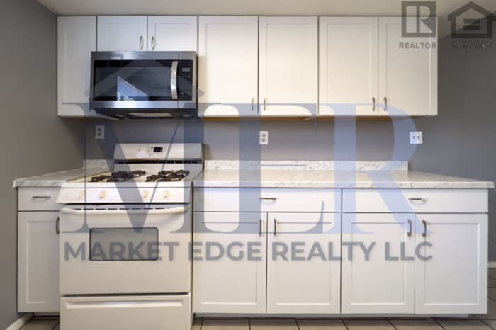 Foto principal - 3Bed/1Bath home at 15th/Peoria! JOIN THE W...