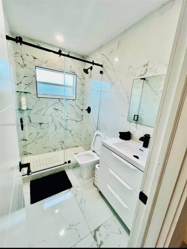 Foto del edificio - 6390 Sherman St