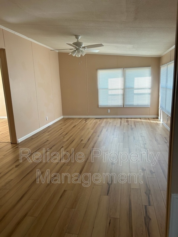 Foto del edificio - 1916 NC-210