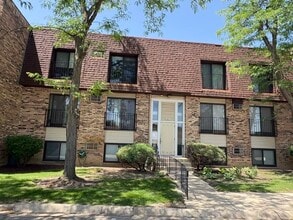 Building Photo - 183 N Waters Edge Dr